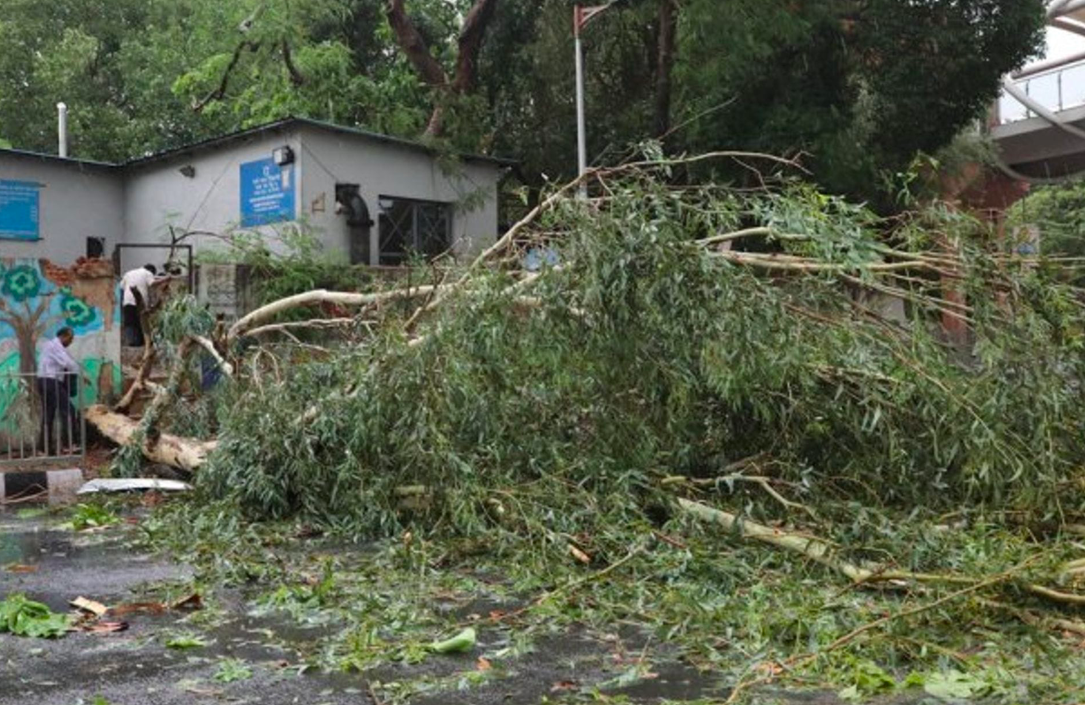 Veliko nevrijeme u Prištini, u centru grada poginula jedna osoba