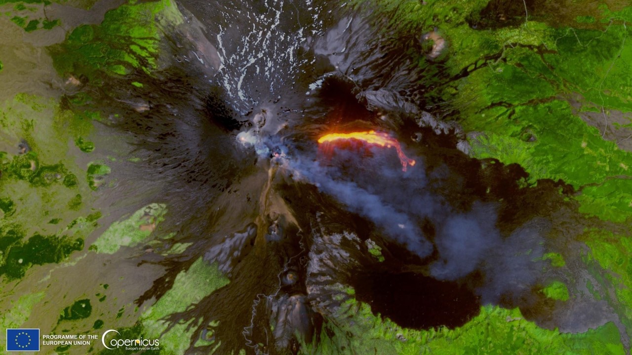 Iz svemira vidljiva lava koju izbacuje vulkan Etna