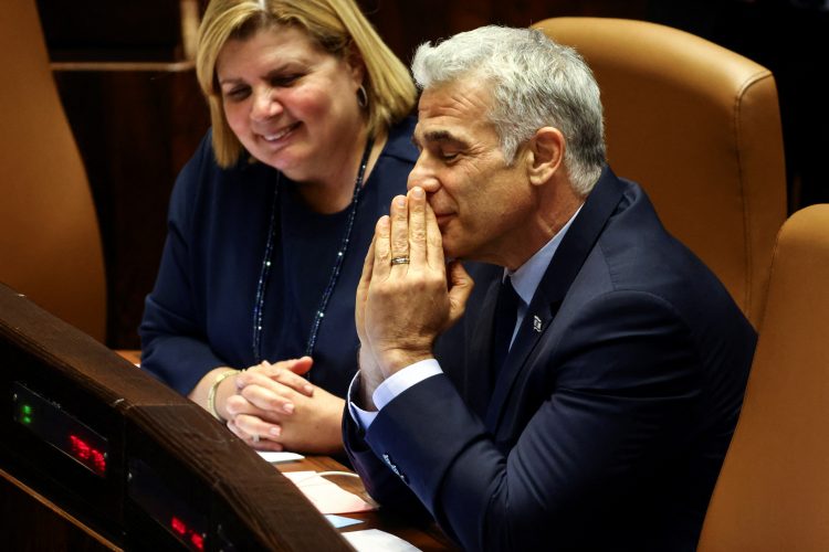 Raspuštanje parlamenta Izraela, Lapid preuzima funkciju premijera