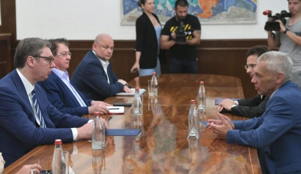 RSE: Nezvanični EU dokument o Srbiji, Vučić odlaže raskid s Rusijom, pomaže mu opozicija