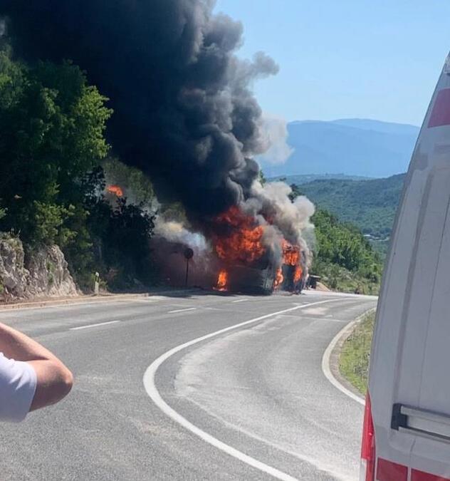 Autobus iz BiH zapalio se na cesti u Hrvatskoj, učenici se na vrijeme spasili