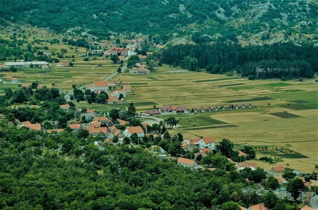 Đurašković posjetio Njeguše: Rzvoj Prijestonice će biti baziran na realnim potrebama građana