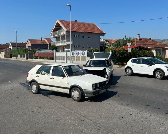 Sudar dva automobila u Bloku 9