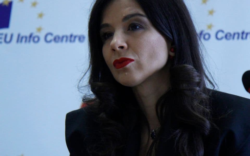 Spaić: Nijesam spremna da sjedim za istim stolom sa “osvjedočenim promoterom homofobije, mizoginije i seksizma”