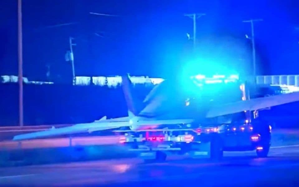 (VIDEO) Pijani pilot spustio avion na magistralu