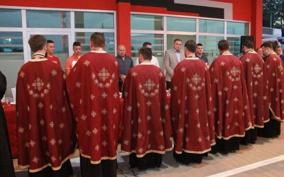 (VIDEO)Dodik i sedam sveštenika otvorili pumpu