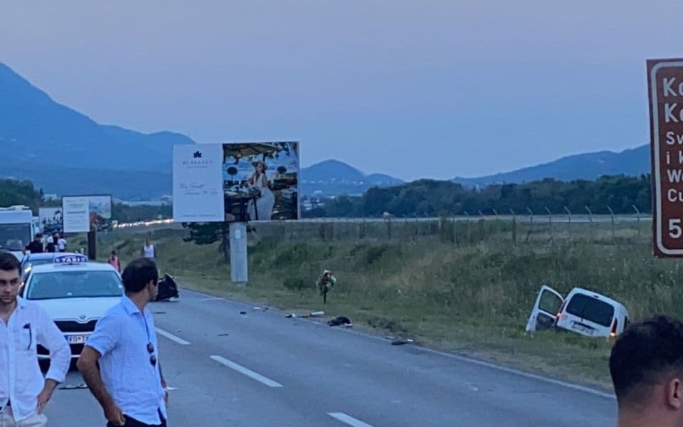 Udes na putu Tivat – Budva, povrijeđen motociklista