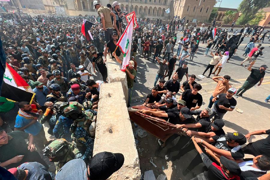 Demonstranti u Bagdadu upali u zgradu parlamenta