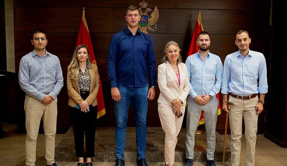 Crno na bijelo: Povećanjem iznosa kredita i stipendija ulažemo u najbolje i njihovo znanje