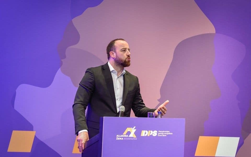 Nikolić: Izbor ”eksperata”, ukazuje da Abazović želi da se stručni tim za reviziju ugovora sa SPC nikad i ne formira