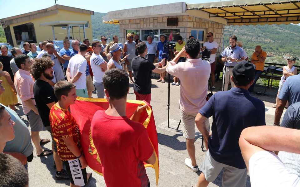 Protest u Mrkojevićima: Đe vam je obraz, a nama put?