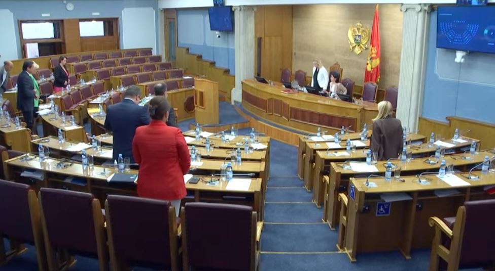 SKUPŠTINA; Šehović: Da čujemo i o oružju u manastiru i o izmišljenom molotovljevom koktelu