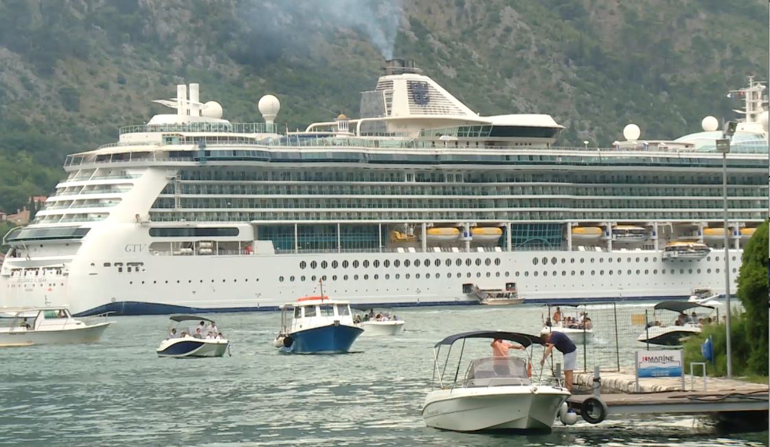 U Kotoru danas pet kruzera, pristiglo oko 8.000 turista