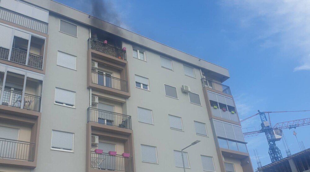 Gorjela terasa stana u Podgorici