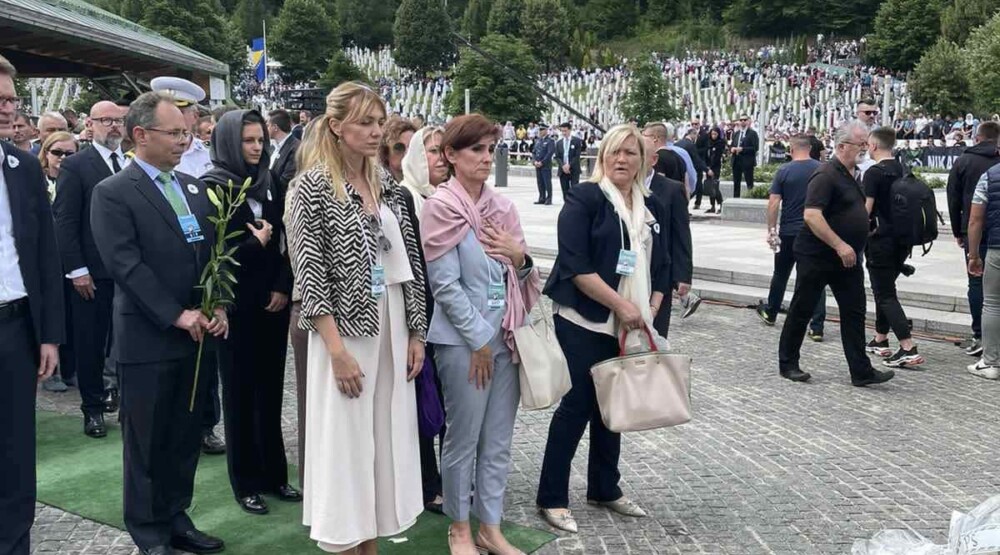 Alijansa žena DPS se danas poklonila žrtvama genocida u Srebrenici: Bilo kakav pokušaj revizije je nedopustiv
