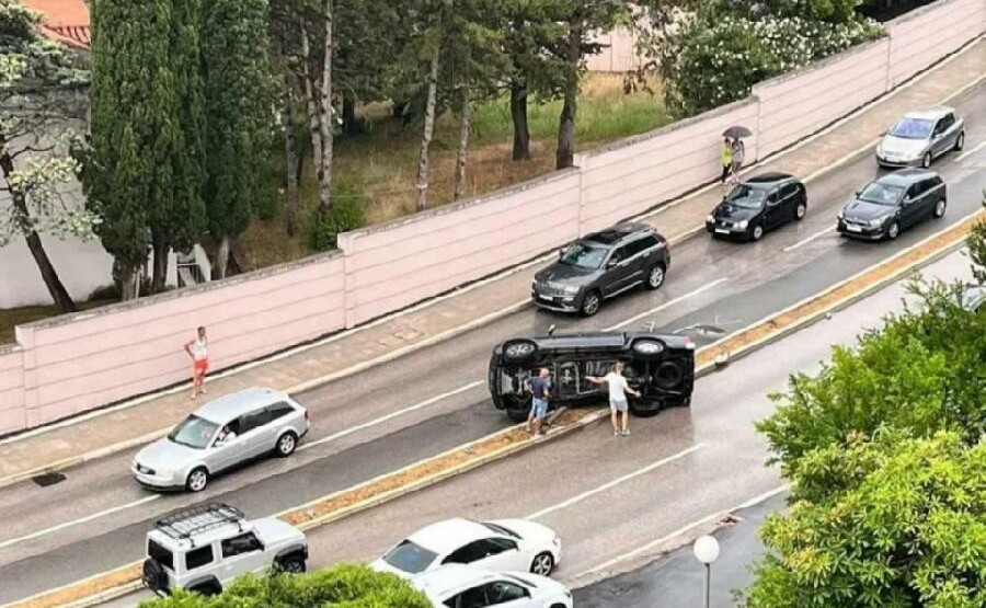 Saobraćajna nezgoda u Bečićima, jedna osoba povrijeđena