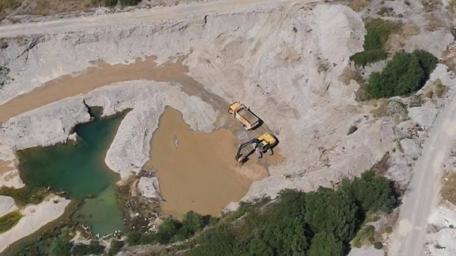 Bageri iskopavaju šljunak sa državnih parcela i na 13.jul