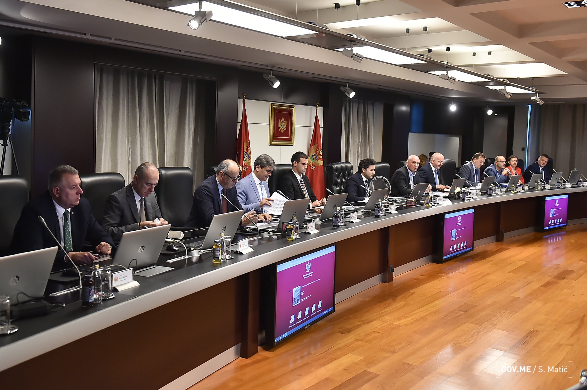Abazoviću SPC preča od evropske agende: Potpis na ugovor sa beogradskom Patrijaršijom može staviti jedino kao predsjednik tehničke Vlade