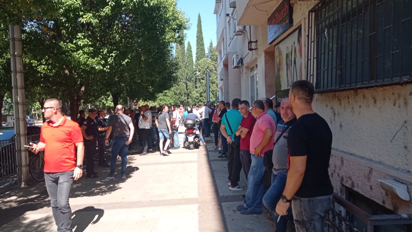 Protest službenika policije: Potcijenjeni smo i nedovoljno plaćeni za svoj rad, ne odustajemo od svojih zahtjeva