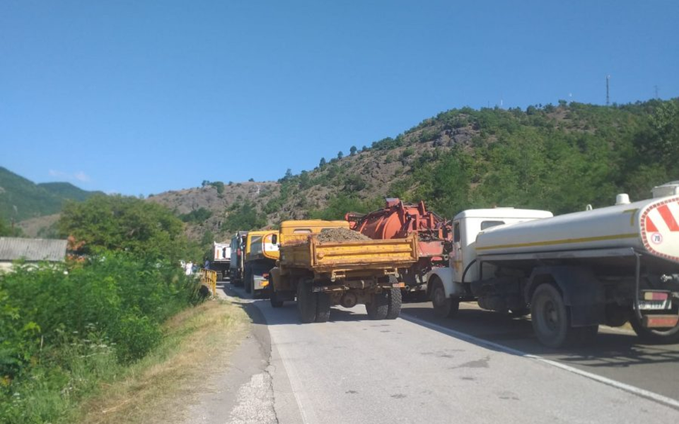 Policija Kosova: Jarinje i Brnjak zatvoreni, barikade postavili kriminalci