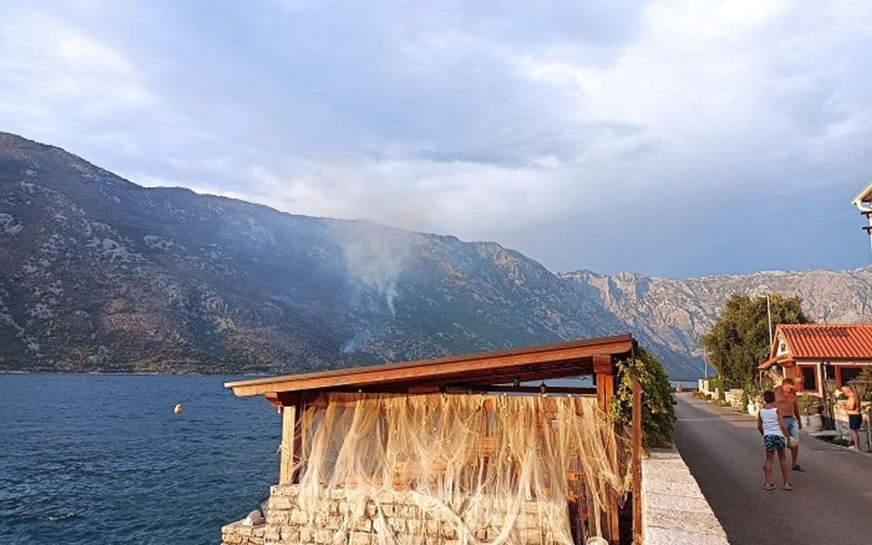 Ponovo gori na brdu iznad Perasta