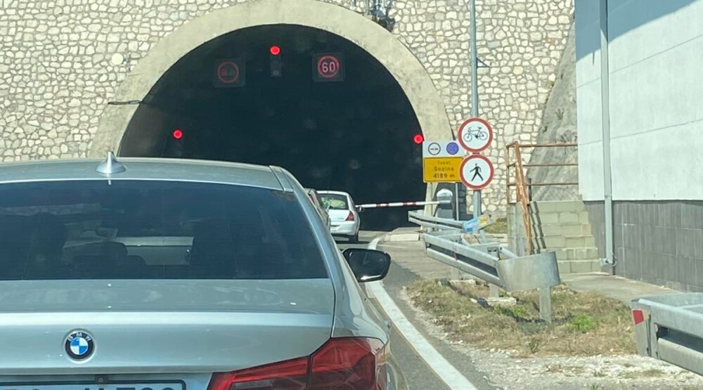 U saobraćajnoj nezgodi u tunelu Sozina povrijeđen Baranin