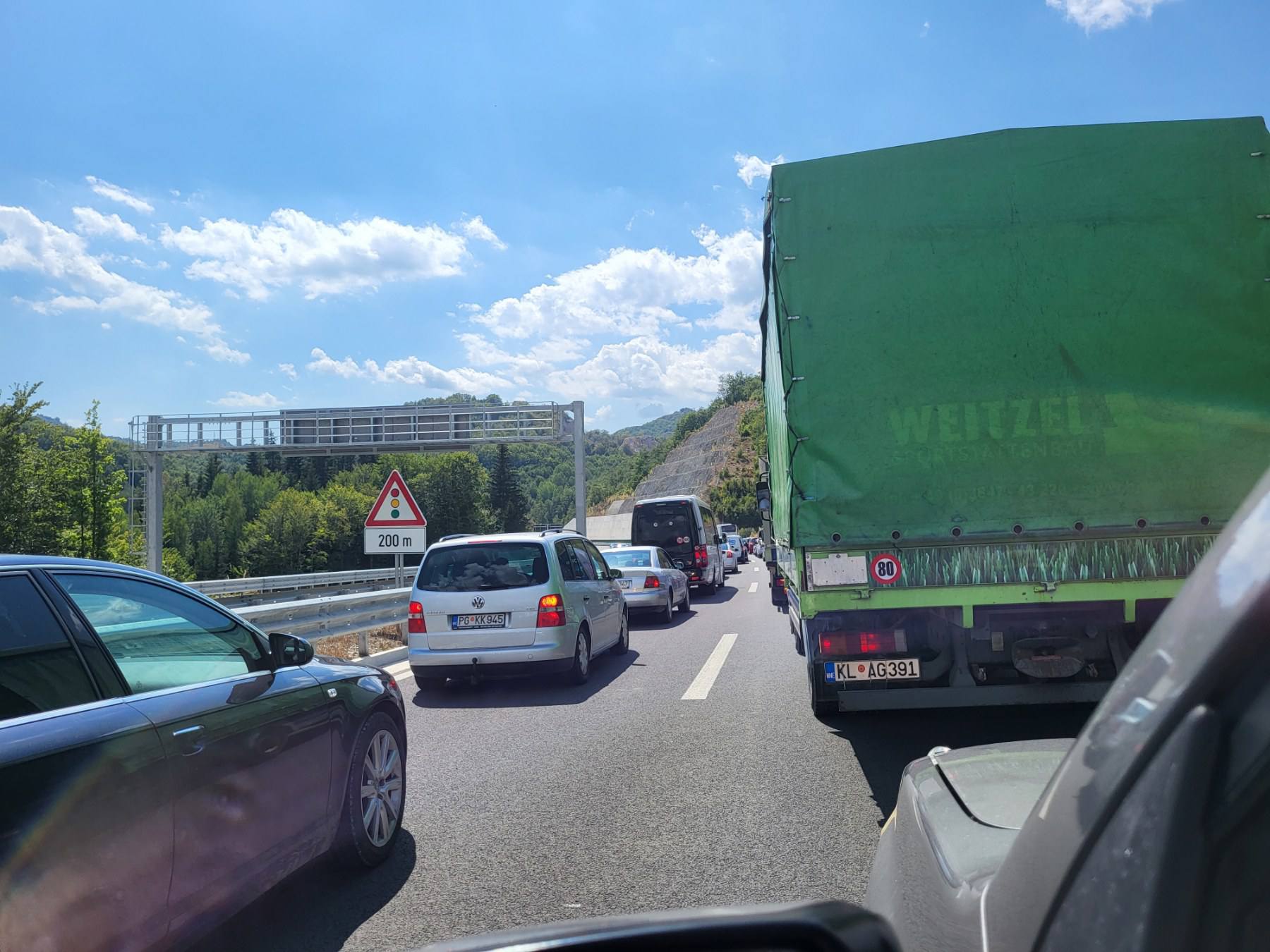 Udes na auto-putu, povrijeđena jedna osoba