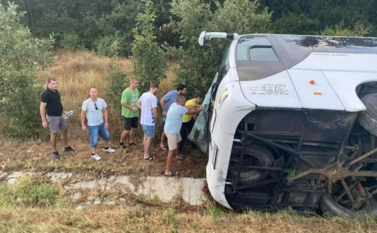 Bugarski mediji: Ljudska greška uzrok prevrtanja autobusa sa djecom