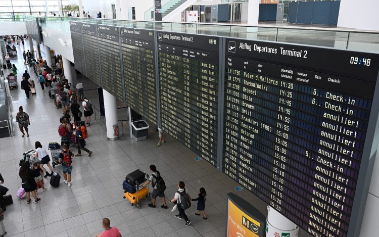 Pijani vozač autom udario u hotel na minhenskom aerodromu