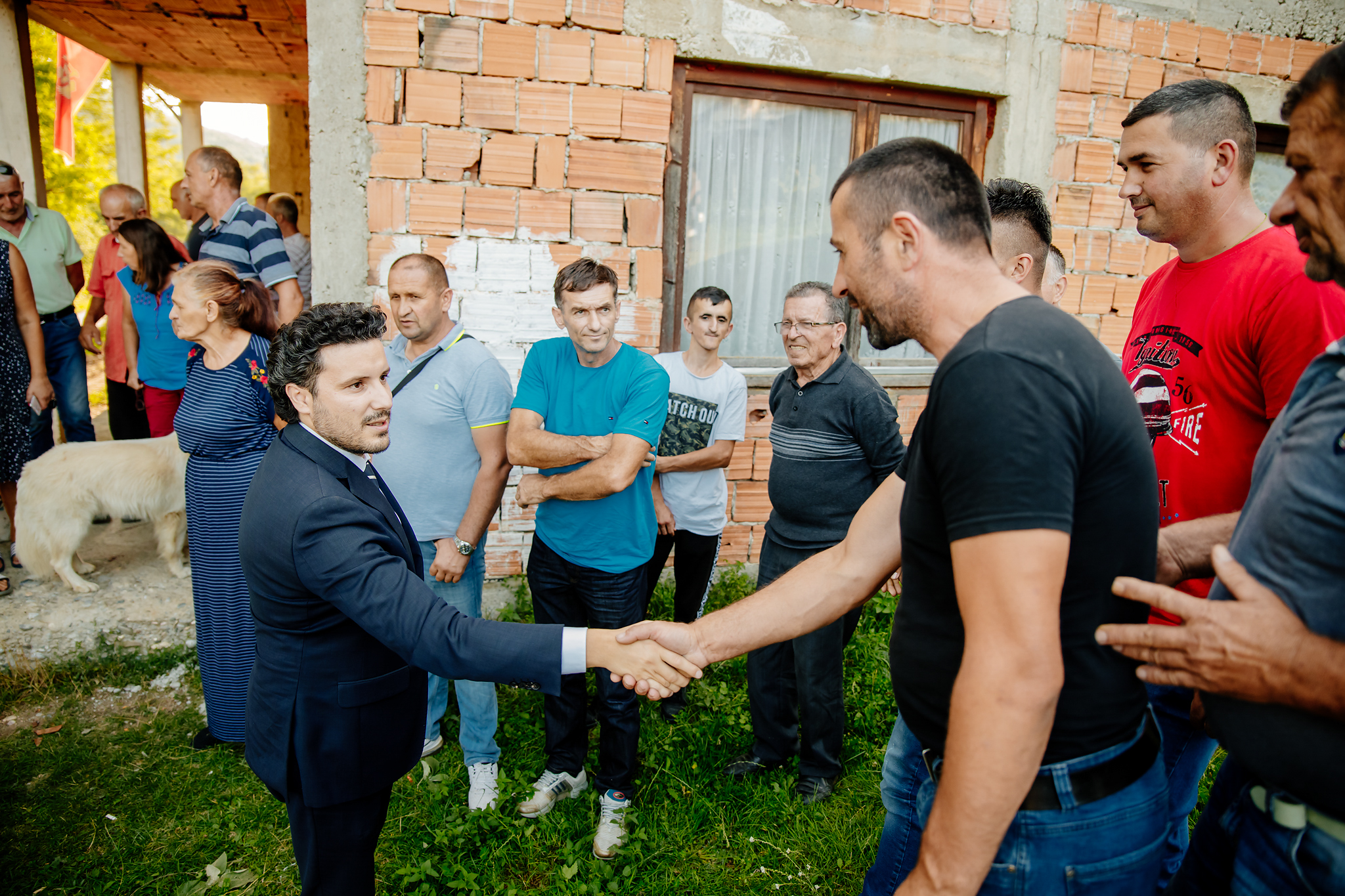 Abazović posjetio selo Radulići i razgovarao sa mještanima okolnih sela
