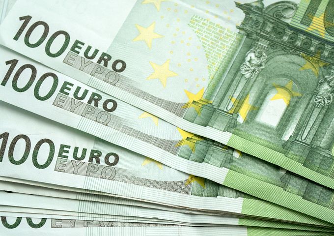 Čak 22 poslanika primilo platu veću od 2.000 eura