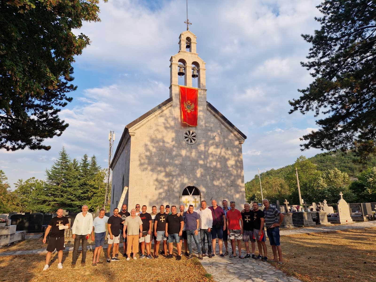 Crnogorska zastava i na hramu Svetog Jovana u Bajicama