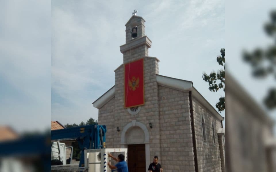 Crnogorska zastava postavljena i na crkvi Svetog Ivana Crnojevića