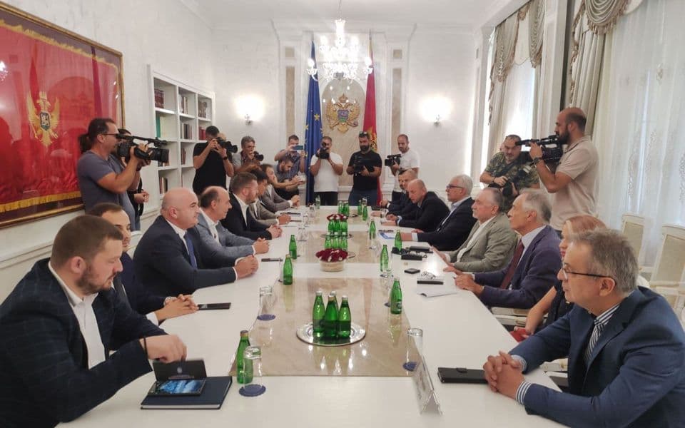 Počeo novi sastanak bivše parlamentarne većine
