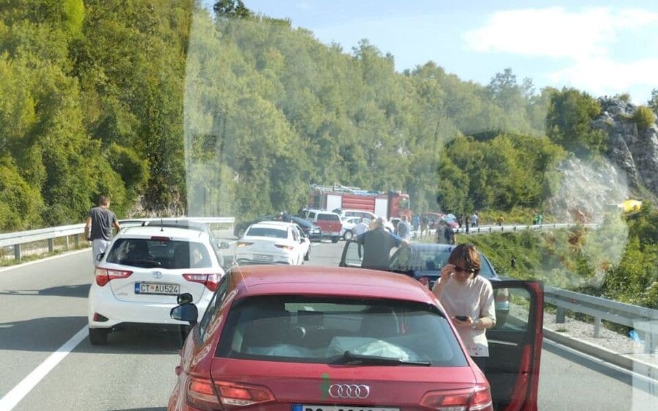 U saobraćajnoj nesreći na Obzovici stradao motociklista