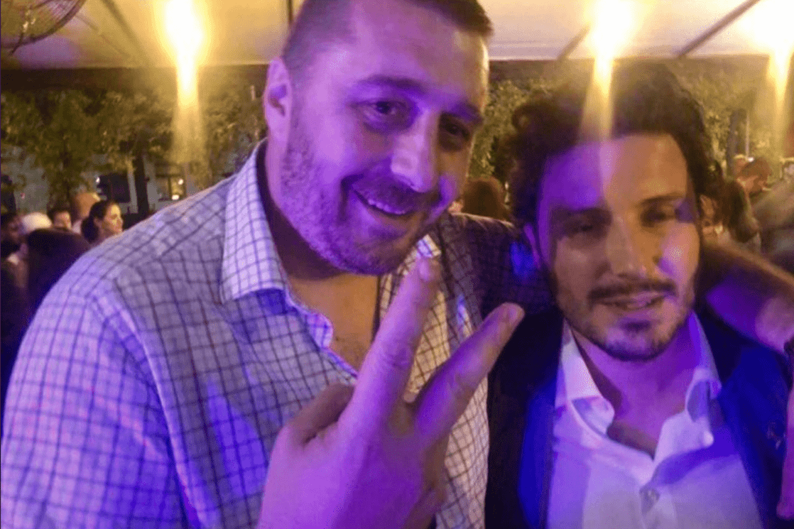 Konjević objavio fotografiju Abazovića sa vlasnikom zaplijenjenih cigareta Kosanovićem, bliskim saradnikom Dake Davidovića