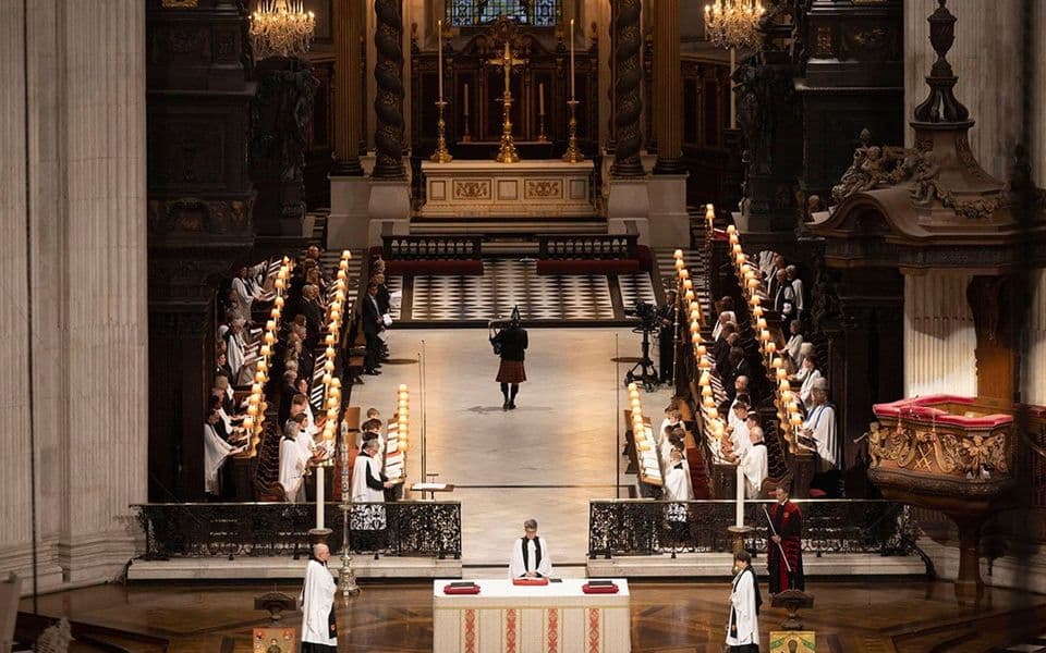 Na komemoraciji povodom smrti kraljice Elizabete intonirana nova himna
