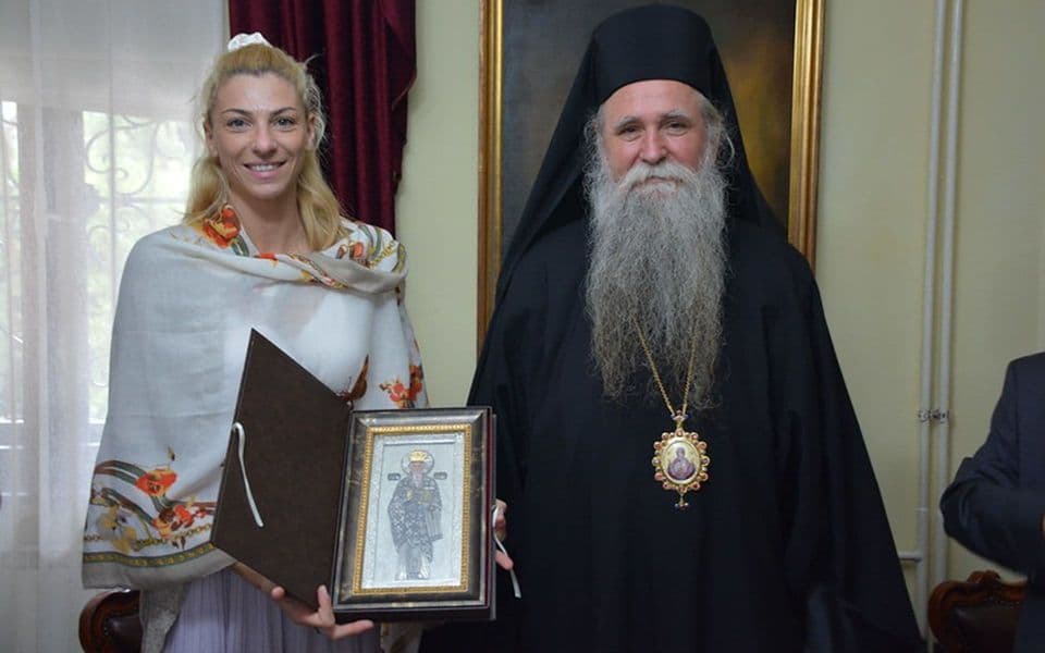 Joanikije uručio Mariji Vuković ikonu Svetog Vasilija Ostroškog
