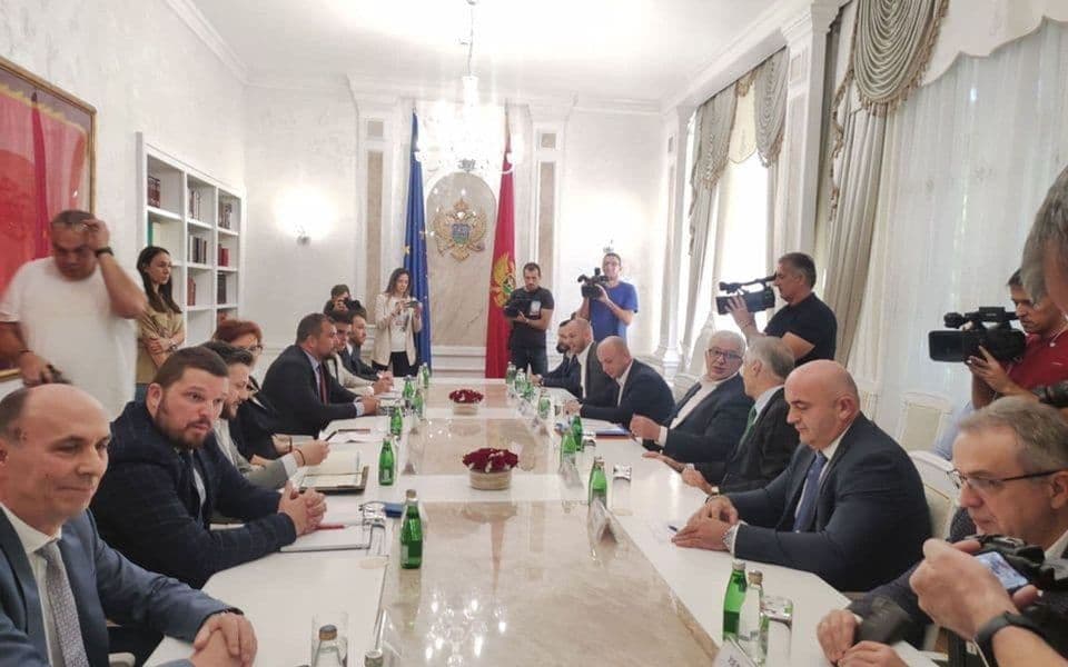 POLITIČKI ĆORSOKAK: Đukanović očekuje nove izbore, Mandić traži smjenu predsjednika, ,,stara većina“ ne bi na glasanje