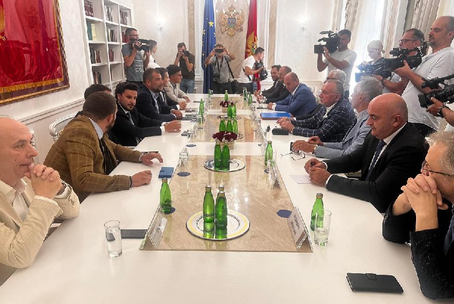 Počeo sastanak lidera stare parlamentarne većine