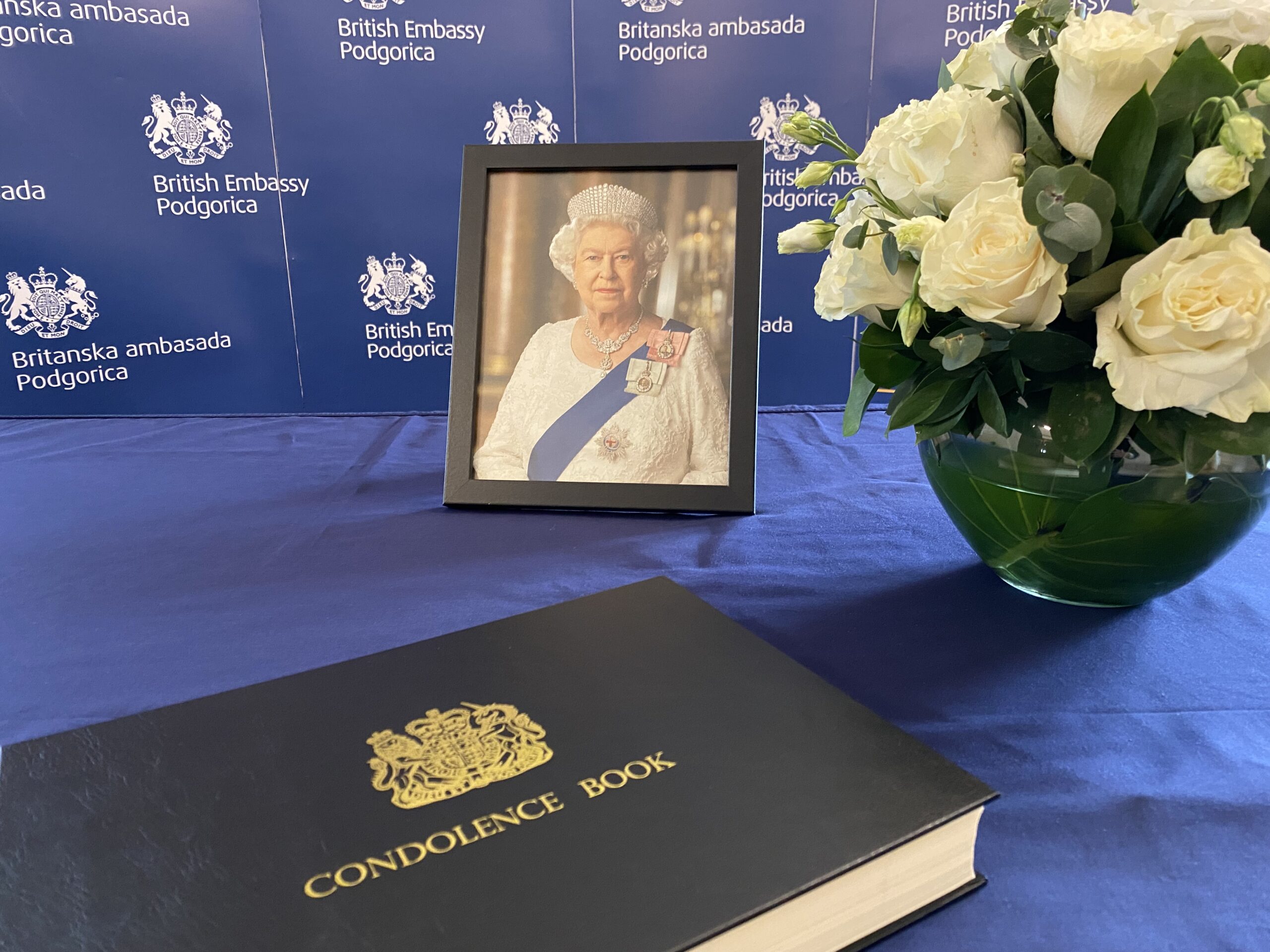 Povodom smrti Kraljice Elizabete: Britanska ambasada u Podgorici otvoriće Knjigu žalosti za javnost