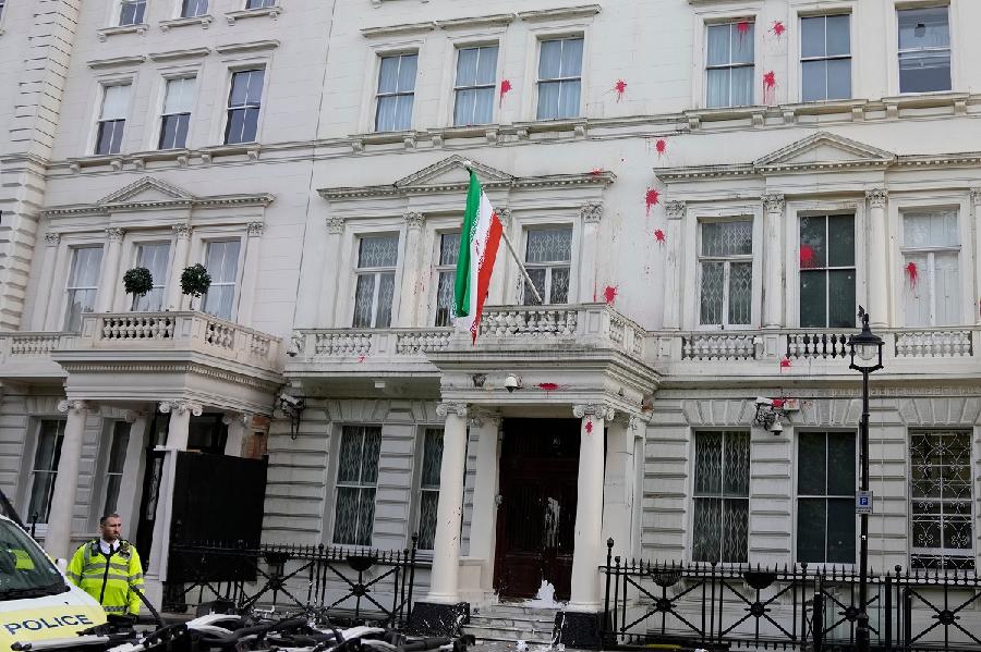 U Parizu i Londonu napeti skupovi u blizini iranskih ambasada