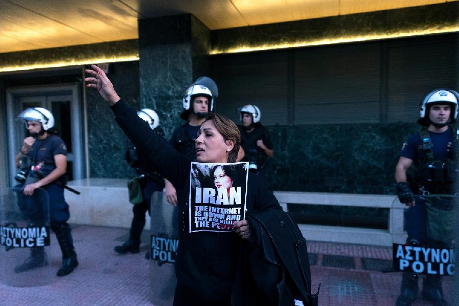 Bačen Molotovljev koktel na ambasadu Irana u Atini