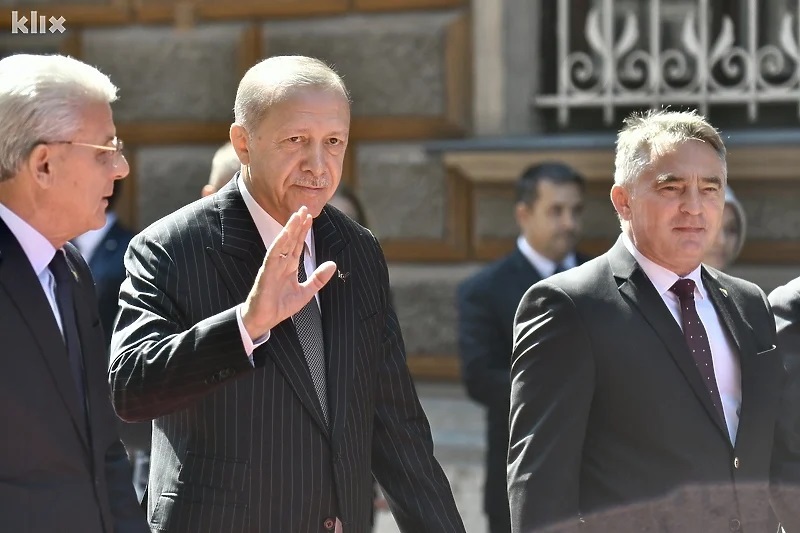 Erdogan u Sarajevu, ispred zgrade Predsjedništva dočekan uz najviše počasti