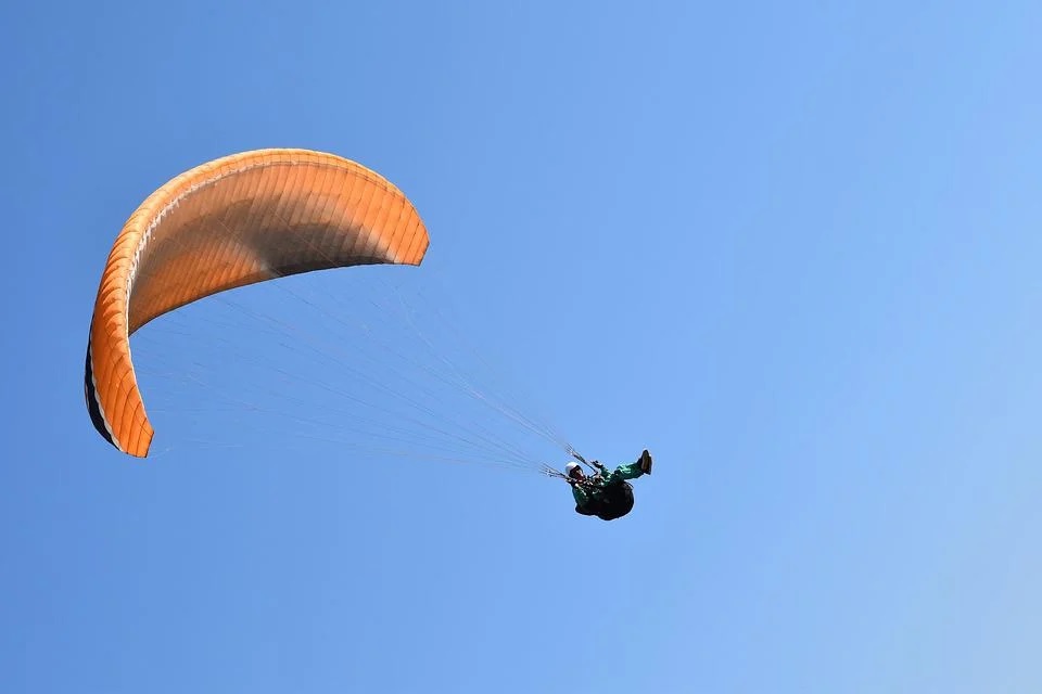 Pilot paraglajdera osuđivan za falsifikovanu dozvolu, povrijeđeni turista upućen za Njemačku