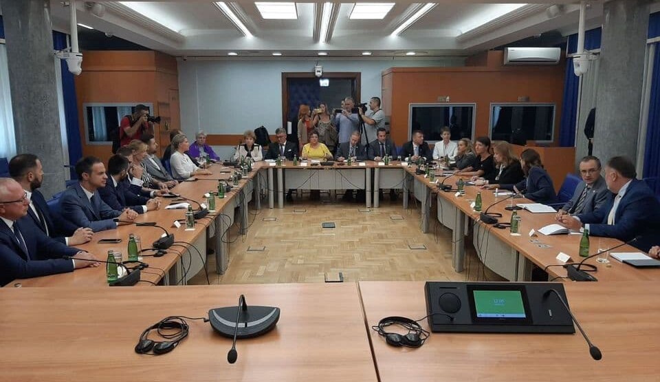 Počeo sastanak Rajnke i ambasadora EU sa predstavnicima proevropskih stranaka