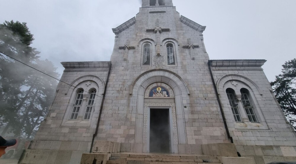 Ugašen požar u crkvi Svetog Vasilija u Nikšiću