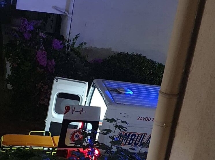 Budva: Starica se zaglavila u stanu, vatrogasci je evakuisali