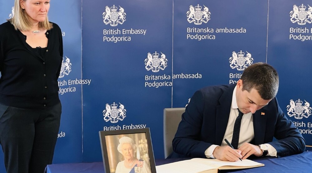 Bečić: Život za istoriju, djela za vječnost – slava kraljici Elizabeti