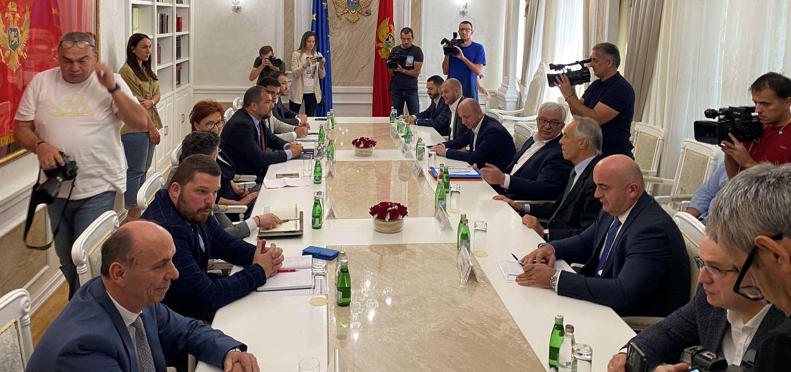 Nastavljen sastanak stare parlamentarne većine